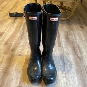 Hunter boots- fits bigger calves!